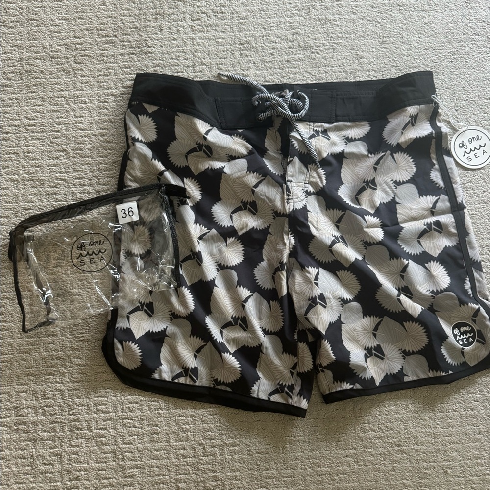 Of One Sea Dried Palms Retro Board shorts NWT